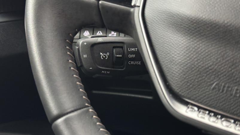 Vente en ligne Peugeot 3008 3008 1.2 Hybrid 136ch Allure Pack e-DCS6 au prix de 26 700 €