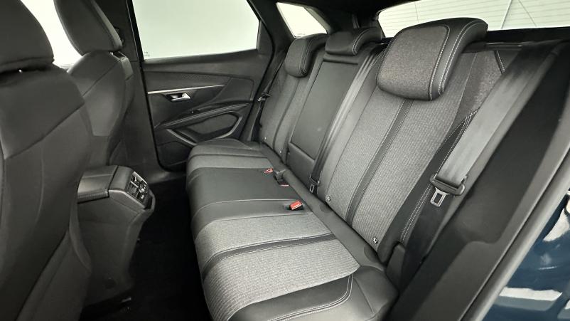 Vente en ligne Peugeot 3008 3008 1.2 Hybrid 136ch Allure Pack e-DCS6 au prix de 26 700 €