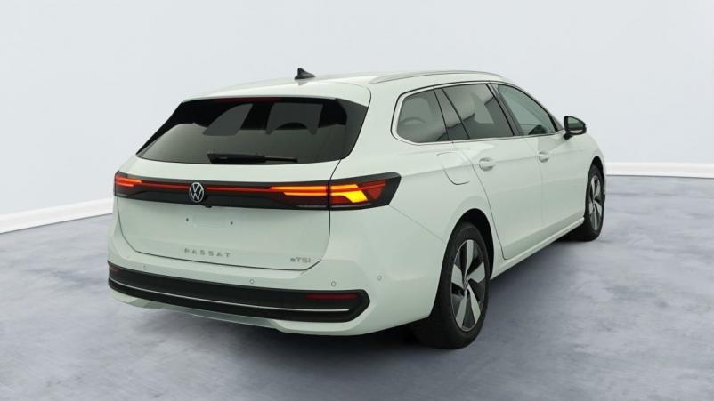 Vente en ligne Volkswagen Passat SW 1.5 ETSI OPF 150 DSG7 LIFE PLUS au prix de 33 650 €