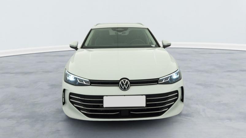 Vente en ligne Volkswagen Passat SW 1.5 ETSI OPF 150 DSG7 LIFE PLUS au prix de 33 650 €