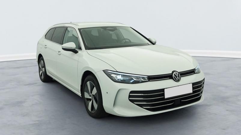 Vente en ligne Volkswagen Passat SW 1.5 ETSI OPF 150 DSG7 LIFE PLUS au prix de 33 650 €