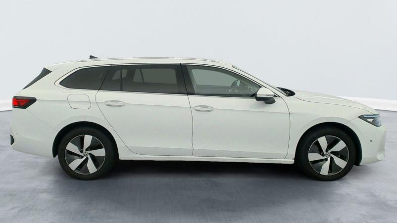 Vente en ligne Volkswagen Passat SW 1.5 ETSI OPF 150 DSG7 LIFE PLUS au prix de 33 650 €