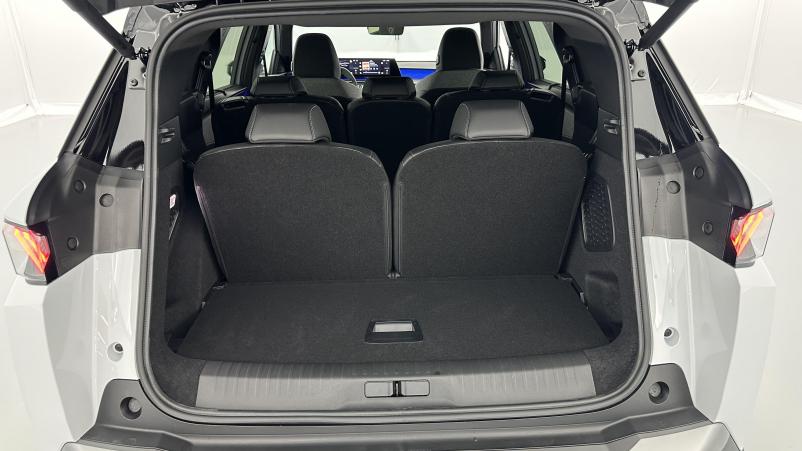 Vente en ligne Peugeot 5008 5008 1.2 Hybrid 145ch GT e-DCS6 au prix de 39 000 €
