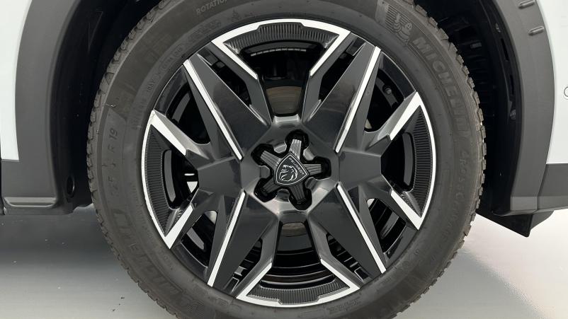Vente en ligne Peugeot 3008 3008 1.2 Hybrid 136ch Allure e-DCS6 au prix de 30 110 €