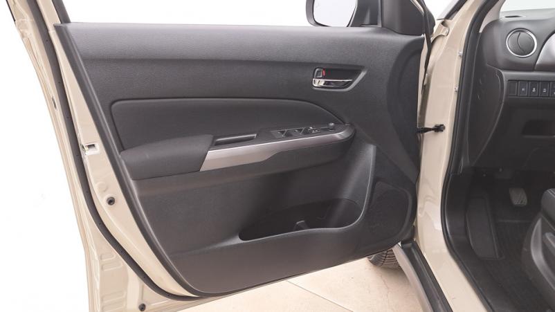 Vente en ligne Suzuki Vitara  1.4 BoosterJet Hybrid 129ch Manuelle/6 Privilege au prix de 19 090 €