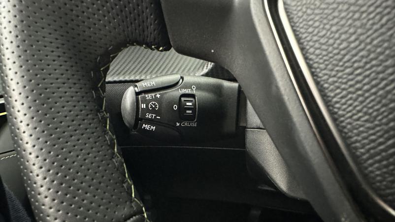 Vente en ligne Peugeot 208 208 II 1.2 PureTech 100ch GT au prix de 20 400 €