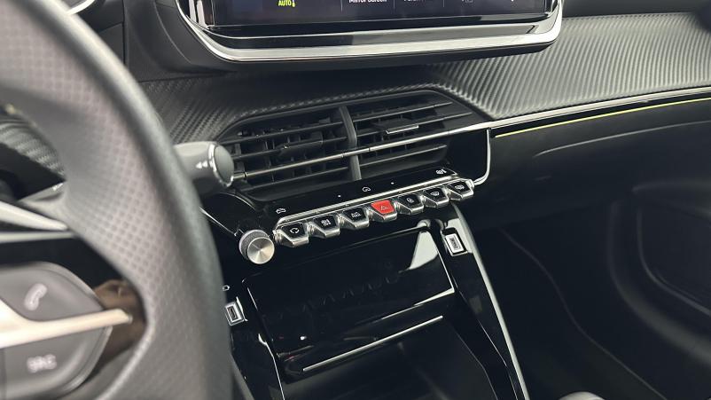 Vente en ligne Peugeot 208 208 II 1.2 PureTech 100ch GT au prix de 20 400 €