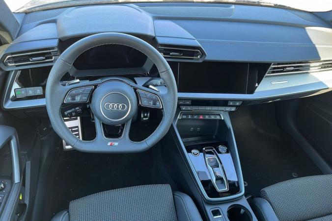 Vente en ligne Audi A3 45 TFSI E HYBRIDE RECHARGEABLE 272 S TRONIC 6 S LINE au prix de 45 820 €