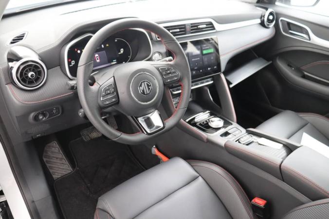 Vente en ligne Mg ZS AUTONOMIE STANDARD 51KWH - 130 KW 2WD LUXURY au prix de 22 650 €