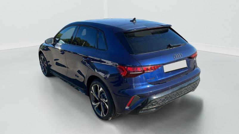 Vente en ligne Audi A3 45 TFSI E HYBRIDE RECHARGEABLE 272 S TRONIC 6 S LINE au prix de 45 820 €