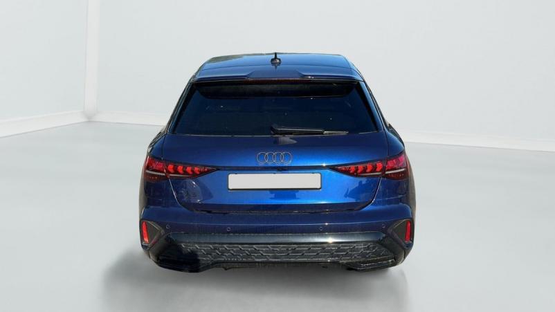 Vente en ligne Audi A3 45 TFSI E HYBRIDE RECHARGEABLE 272 S TRONIC 6 S LINE au prix de 45 820 €