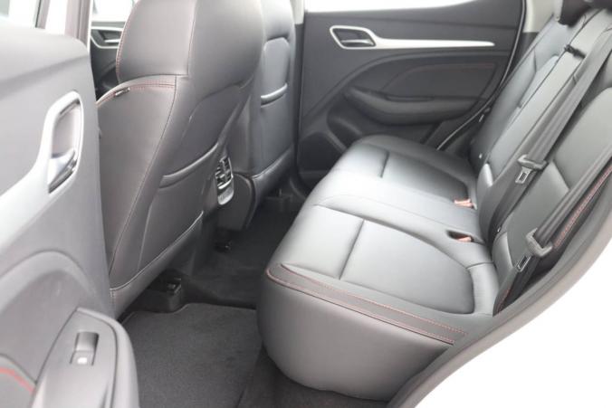 Vente en ligne Mg ZS AUTONOMIE STANDARD 51KWH - 130 KW 2WD LUXURY au prix de 22 650 €