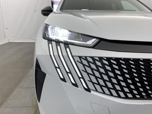 Vente en ligne Peugeot 5008 Hybrid 145 e-DCS6 Allure au prix de 34 290 €