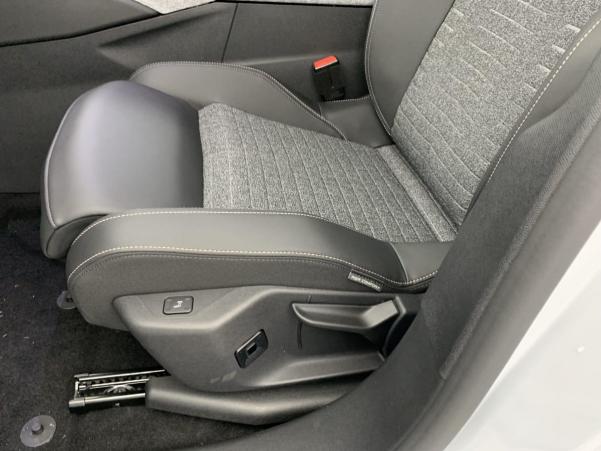Vente en ligne Peugeot 5008 Hybrid 145 e-DCS6 Allure au prix de 34 290 €