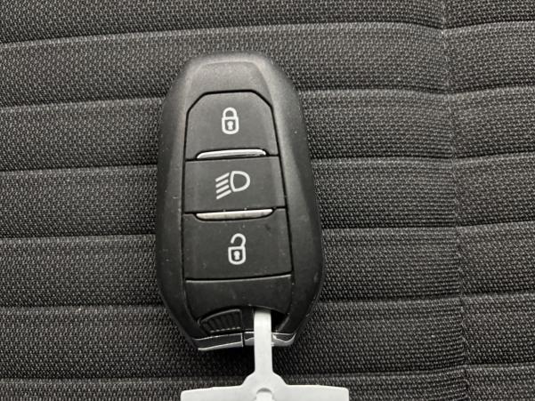 Vente en ligne Peugeot 208 e-208 136ch Style au prix de 15 990 €