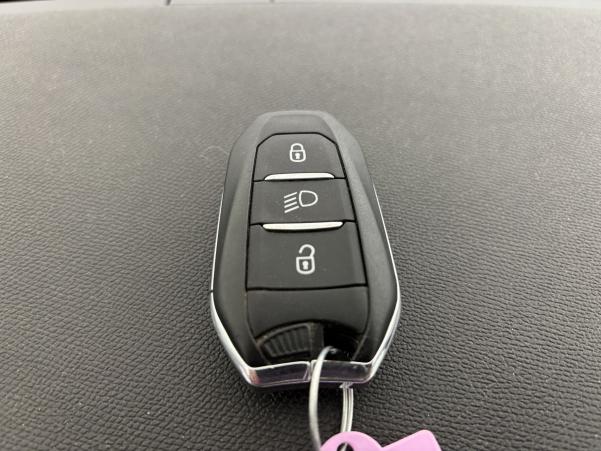 Vente en ligne Peugeot 208 e-208 136ch Active au prix de 12 990 €