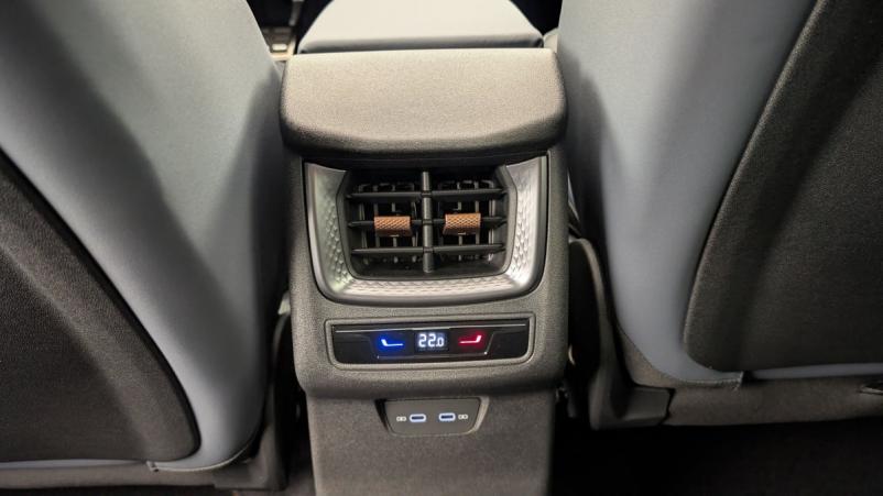 Vente en ligne Cupra Terramar 1.5 eTSI Hybrid 150 ch DSG7 V au prix de 40 670 €
