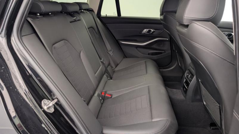Vente en ligne Bmw Série 3 Touring Touring 318i 156 ch BVA8 Business Design au prix de 37 770 €