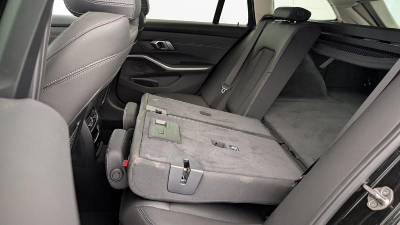 Vente en ligne Bmw Série 3 Touring Touring 318i 156 ch BVA8 Business Design au prix de 37 770 €
