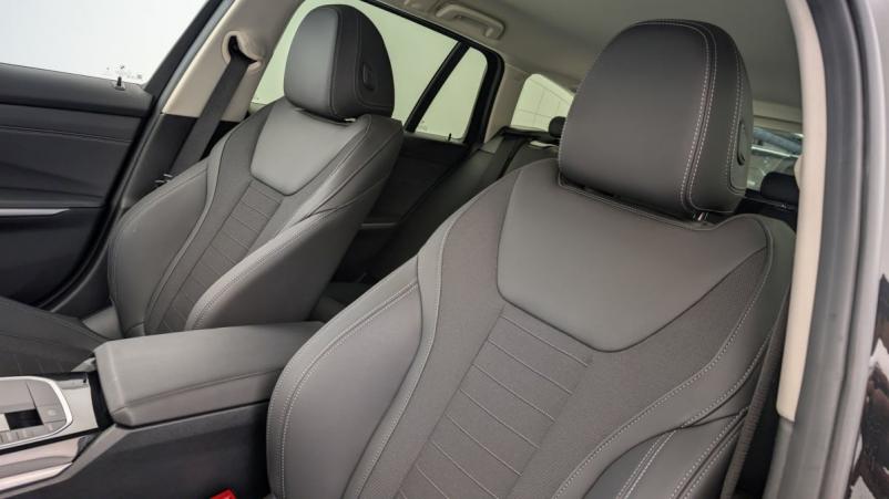 Vente en ligne Bmw Série 3 Touring Touring 318i 156 ch BVA8 Business Design au prix de 37 770 €