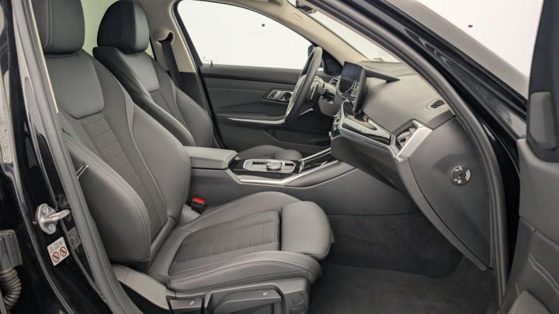 Vente en ligne Bmw Série 3 Touring Touring 318i 156 ch BVA8 Business Design au prix de 37 770 €