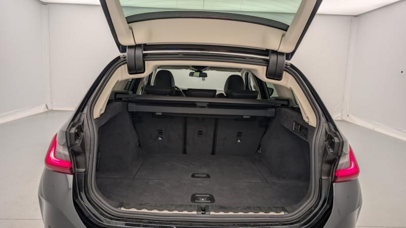 Vente en ligne Bmw Série 3 Touring Touring 318i 156 ch BVA8 Business Design au prix de 37 770 €
