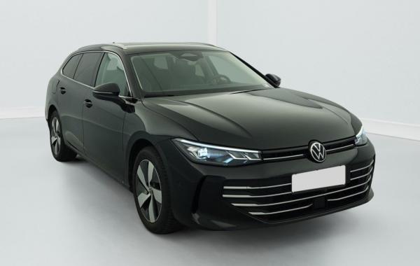 Volkswagen Passat SW 1.5 ETSI OPF 150 DSG7 LIFE PLUS occasion de 2024 en vente à Rennes
