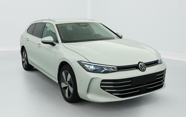 Volkswagen Passat SW 1.5 ETSI OPF 150 DSG7 LIFE PLUS occasion de 2024 en vente à Rennes