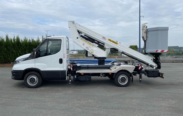 Iveco Daily Daily 35S14H 3750 2.3 136ch Nacelle Smart P170 TXE E occasion de 2022 en vente à Rennes
