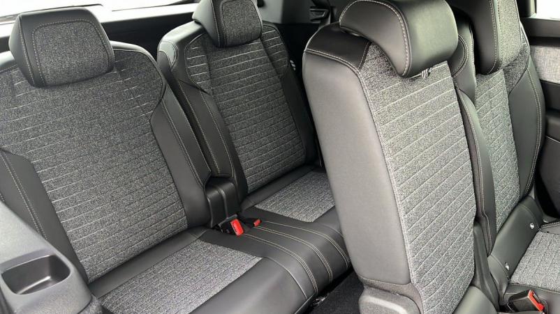 Vente en ligne Peugeot 5008 Hybrid 145 e-DCS6 Allure au prix de 33 050 €