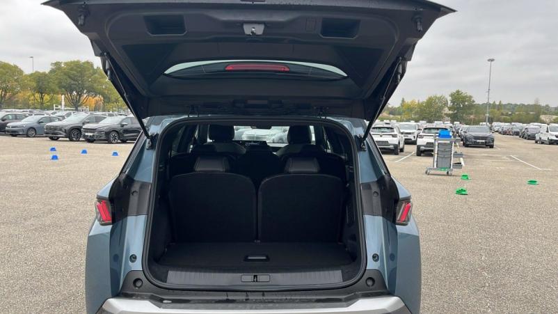 Vente en ligne Peugeot 5008 Hybrid 145 e-DCS6 Allure au prix de 33 050 €