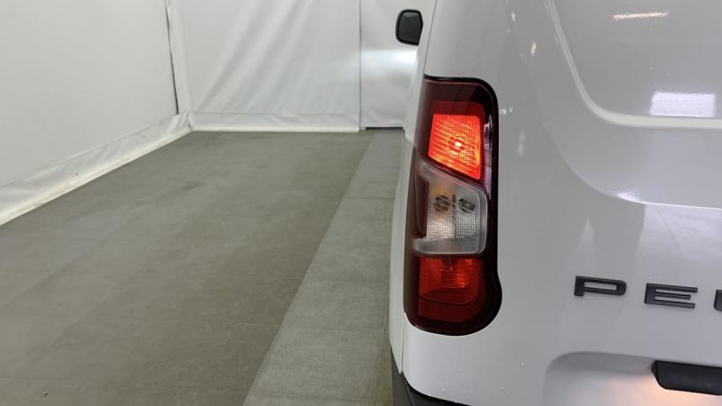 Vente en ligne Peugeot Partner Fourgon M 650 KG BLUEHDI 130 S S EAT8 au prix de 23 000 €