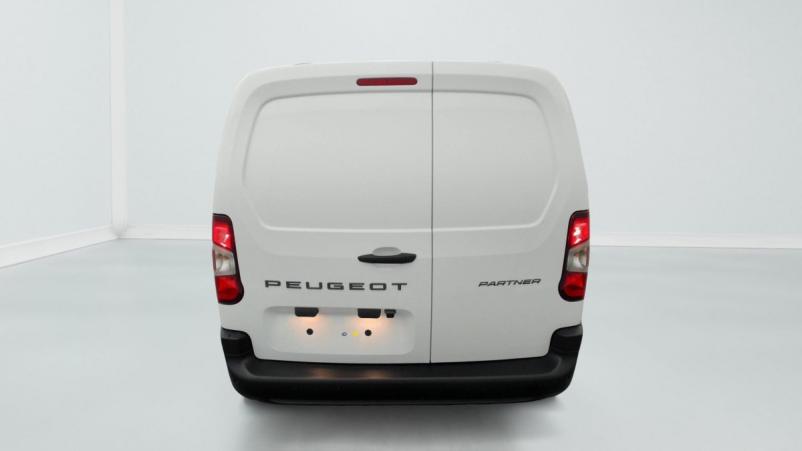 Vente en ligne Peugeot Partner Fourgon M 650 KG BLUEHDI 130 S S EAT8 au prix de 23 000 €