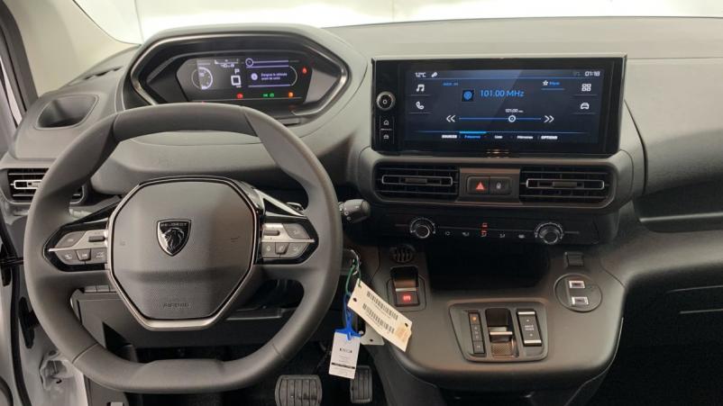 Vente en ligne Peugeot Partner Fourgon M 650 KG BLUEHDI 130 S S EAT8 au prix de 23 000 €