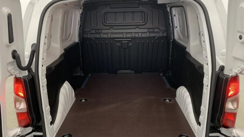 Vente en ligne Peugeot Partner Fourgon M 650 KG BLUEHDI 130 S S EAT8 au prix de 23 000 €