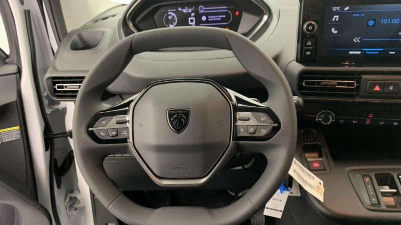 Vente en ligne Peugeot Partner Fourgon M 650 KG BLUEHDI 130 S S EAT8 au prix de 23 000 €