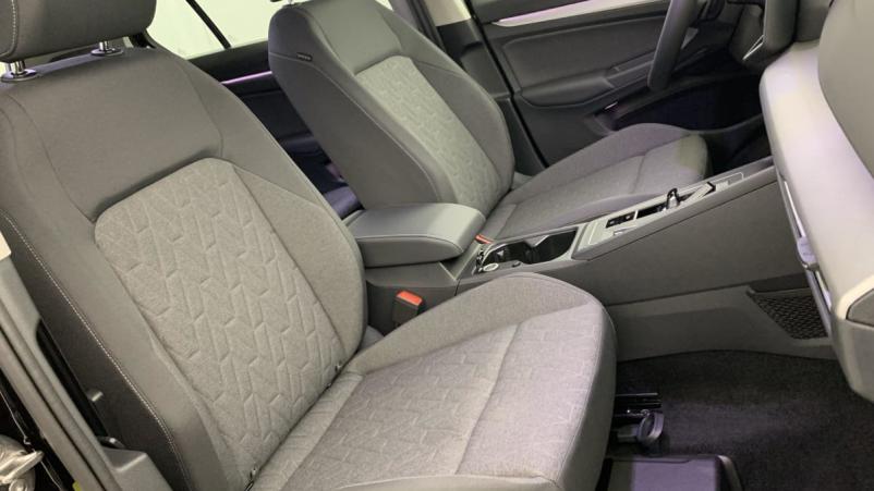 Vente en ligne Volkswagen Golf 1.5 eTSI EVO2 116 DSG7 Life Plus au prix de 30 990 €