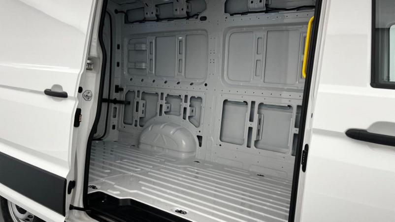 Vente en ligne Volkswagen Crafter Combi 35 L3H3 2.0 TDI 140 CH BUSINESS au prix de 36 850 €