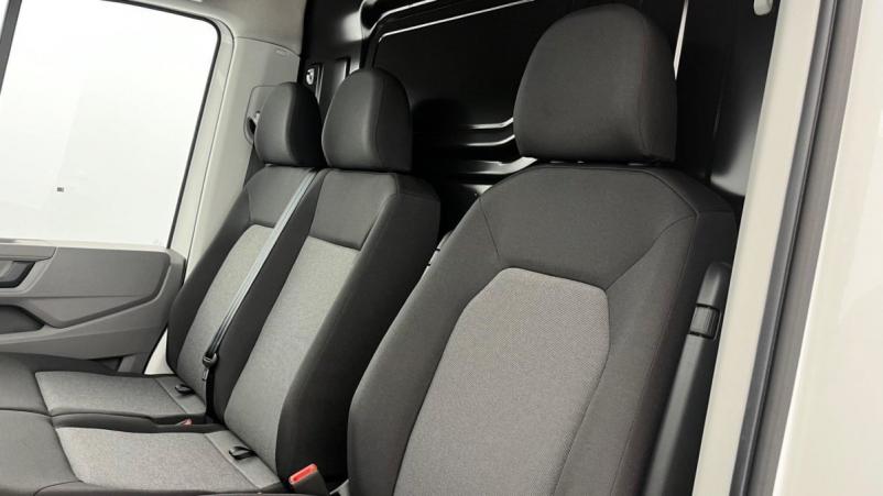 Vente en ligne Volkswagen Crafter Combi 35 L3H3 2.0 TDI 140 CH BUSINESS au prix de 36 850 €