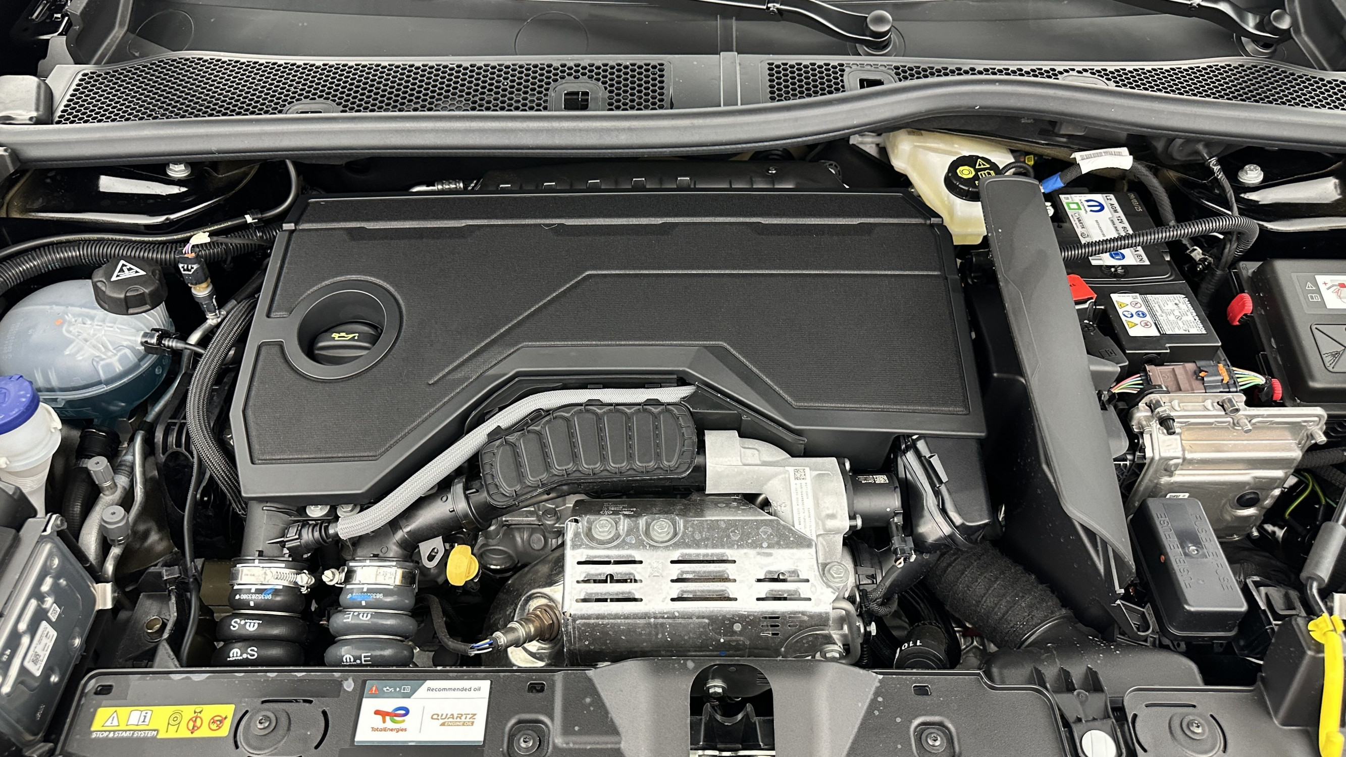 Vente en ligne Peugeot 2008 2008 II(2) 1.2 Hybrid 136ch GT e-DCS6 au prix de 28 200 €