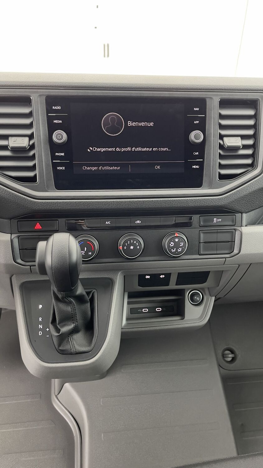 Vente en ligne Volkswagen Crafter CRAFTER CC 35 L4 RJ 2.0 TDI 163ch Business BVA 20m³ Trouillet au prix de 57 420 €