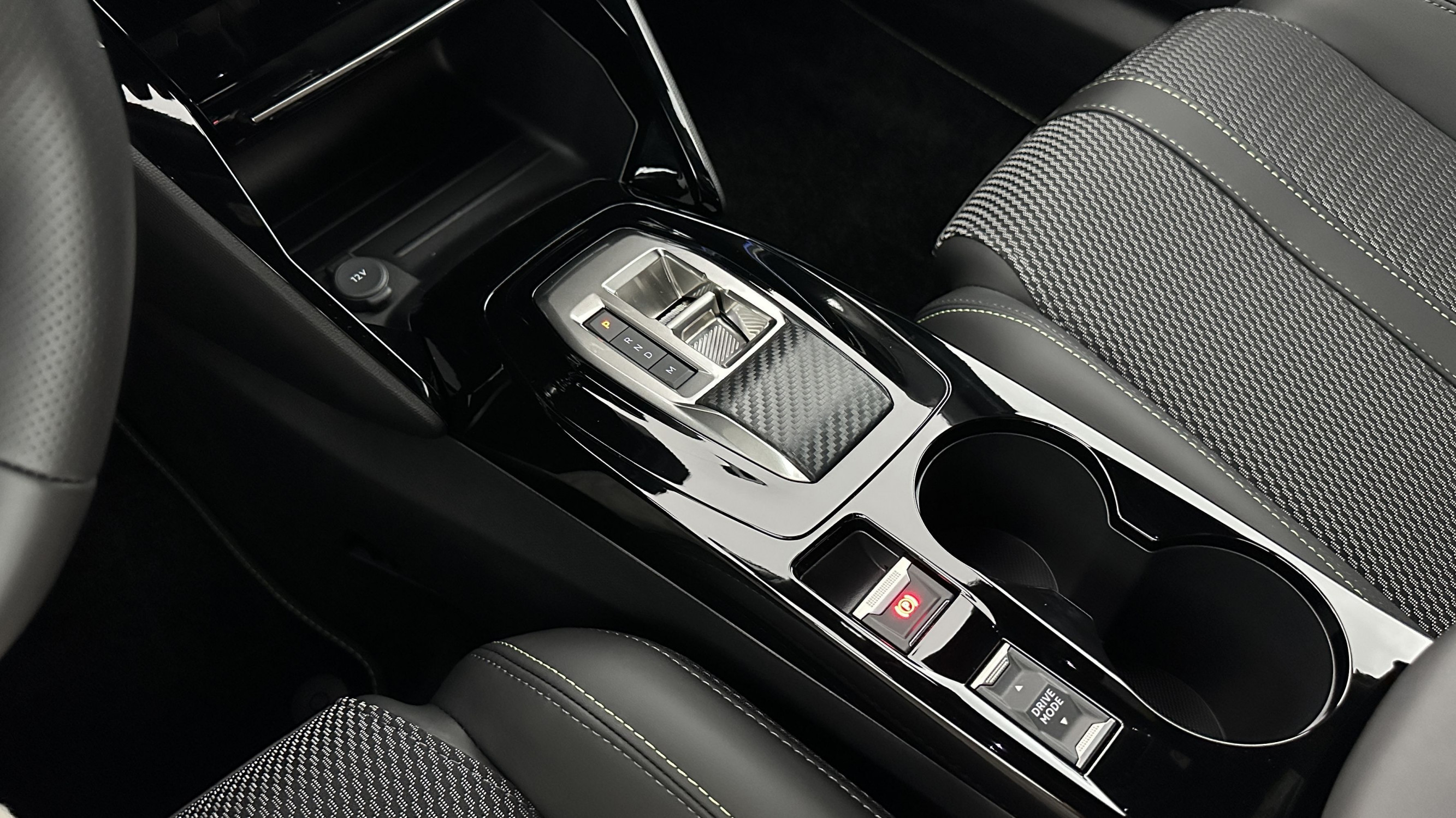 Vente en ligne Peugeot 2008 2008 II(2) 1.2 Hybrid 136ch GT e-DCS6 au prix de 28 200 €