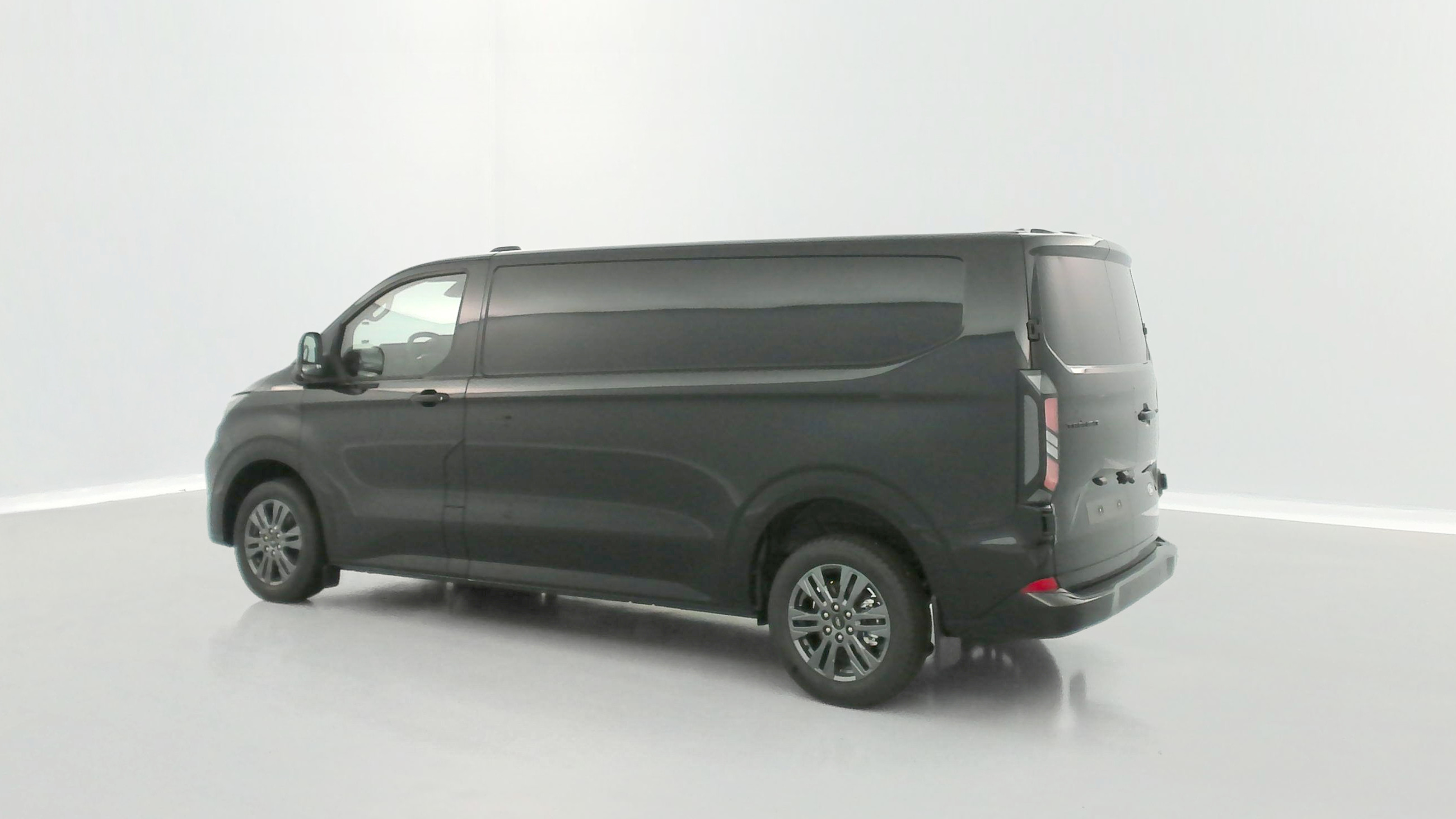 Vente en ligne Ford Transit Custom TRANSIT CUSTOM II 320 L2H1 2.0 Ecoblue 170ch Limited BVA8 au prix de 45 420 €