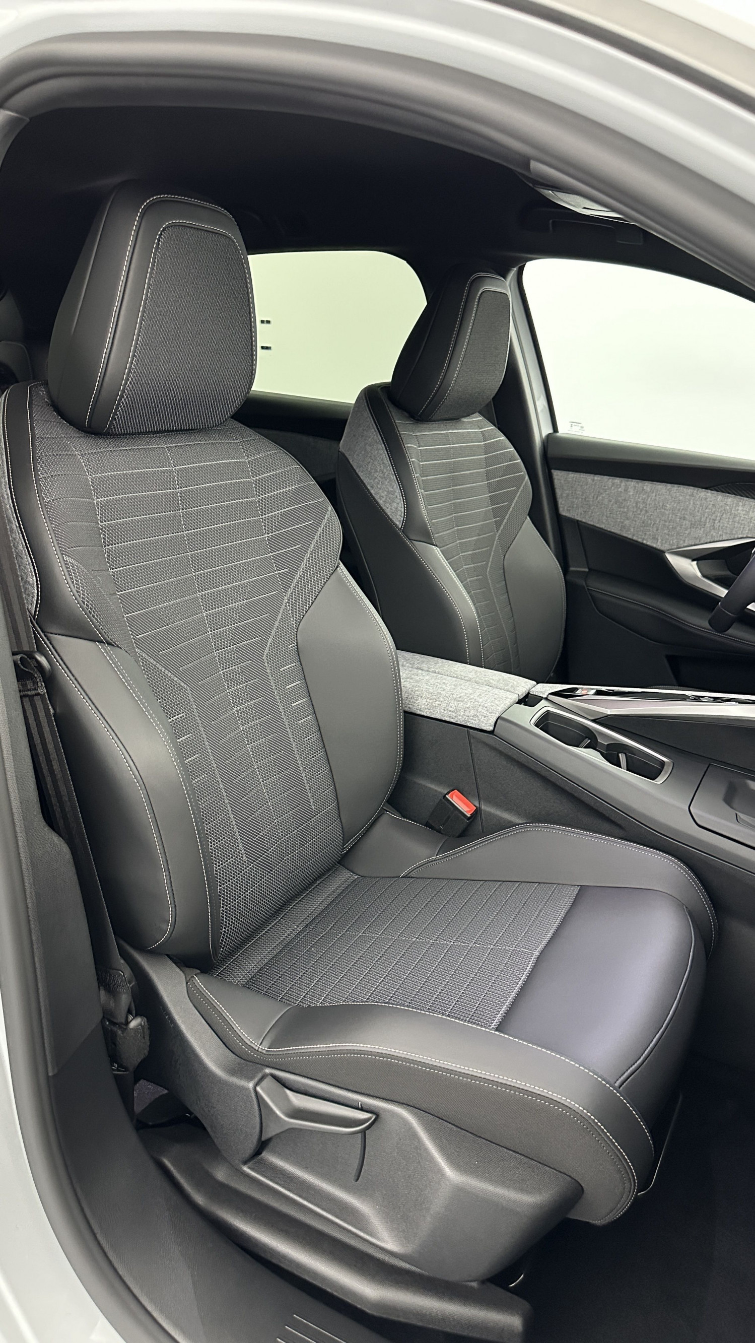 Vente en ligne Peugeot 3008 3008 1.2 Hybrid 136ch Allure e-DCS6 au prix de 30 600 €