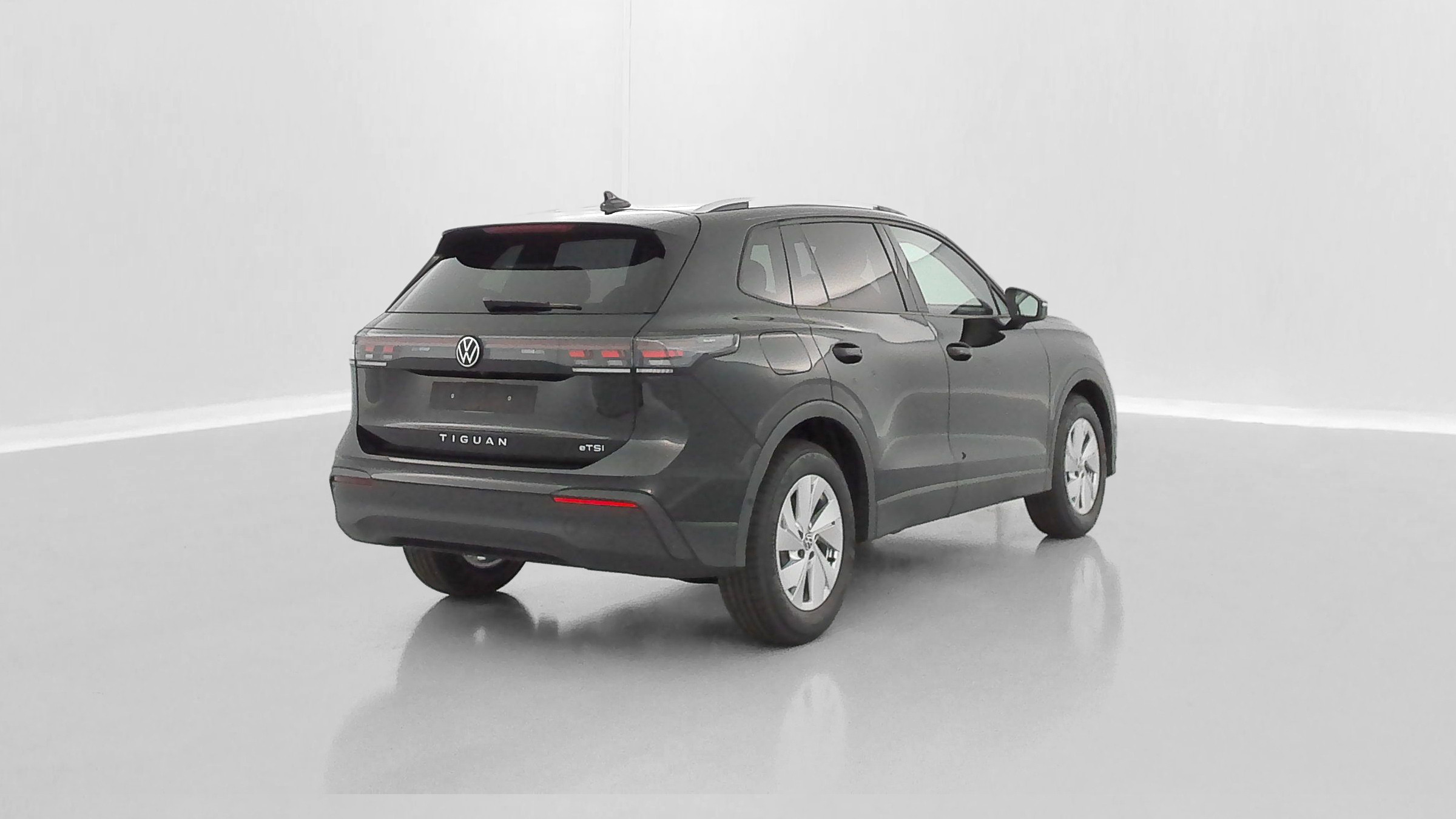 Vente en ligne Volkswagen Tiguan TIGUAN III 1.5 eTSI 150ch Life Plus DSG7 au prix de 39 000 €