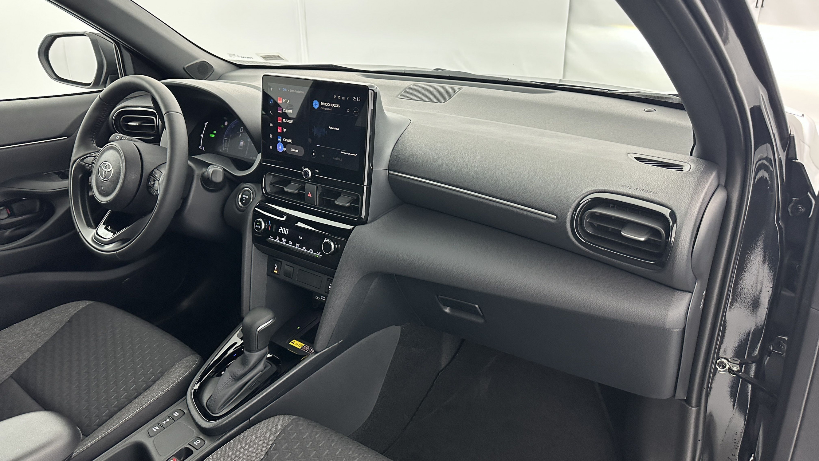 Vente en ligne Toyota Yaris Cross YARIS CROSS 1.5 Hybride 130h Design e-CVT au prix de 28 200 €