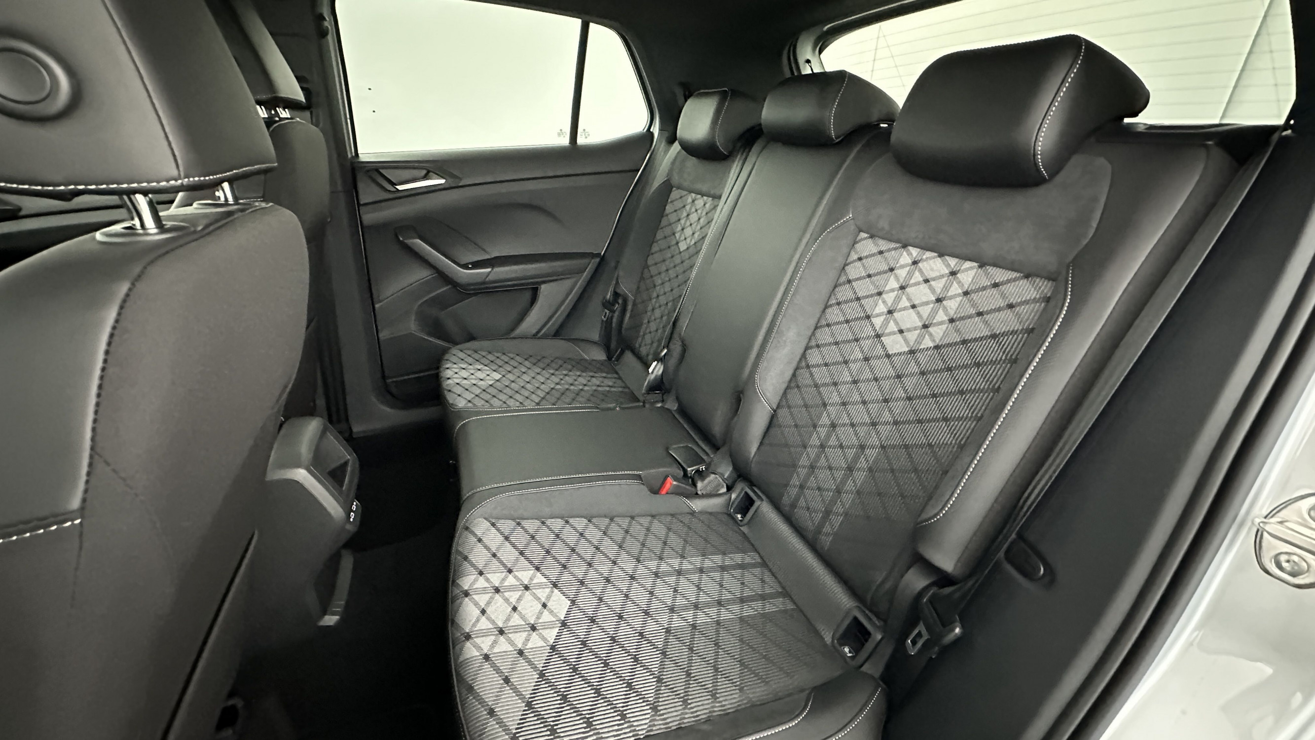 Vente en ligne Volkswagen T-Cross T-CROSS 1.0 TSI 116ch R-Line DSG7 au prix de 29 400 €