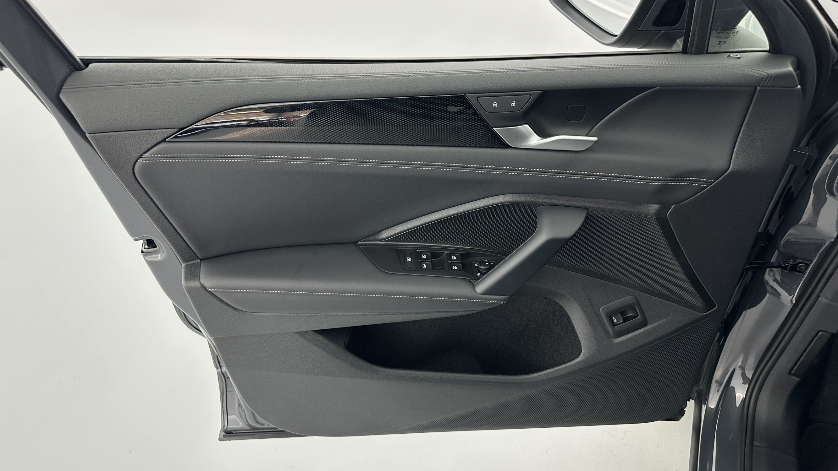 Vente en ligne Volkswagen Tiguan TIGUAN III 1.5 eTSI 150ch Life Plus DSG7 au prix de 39 000 €