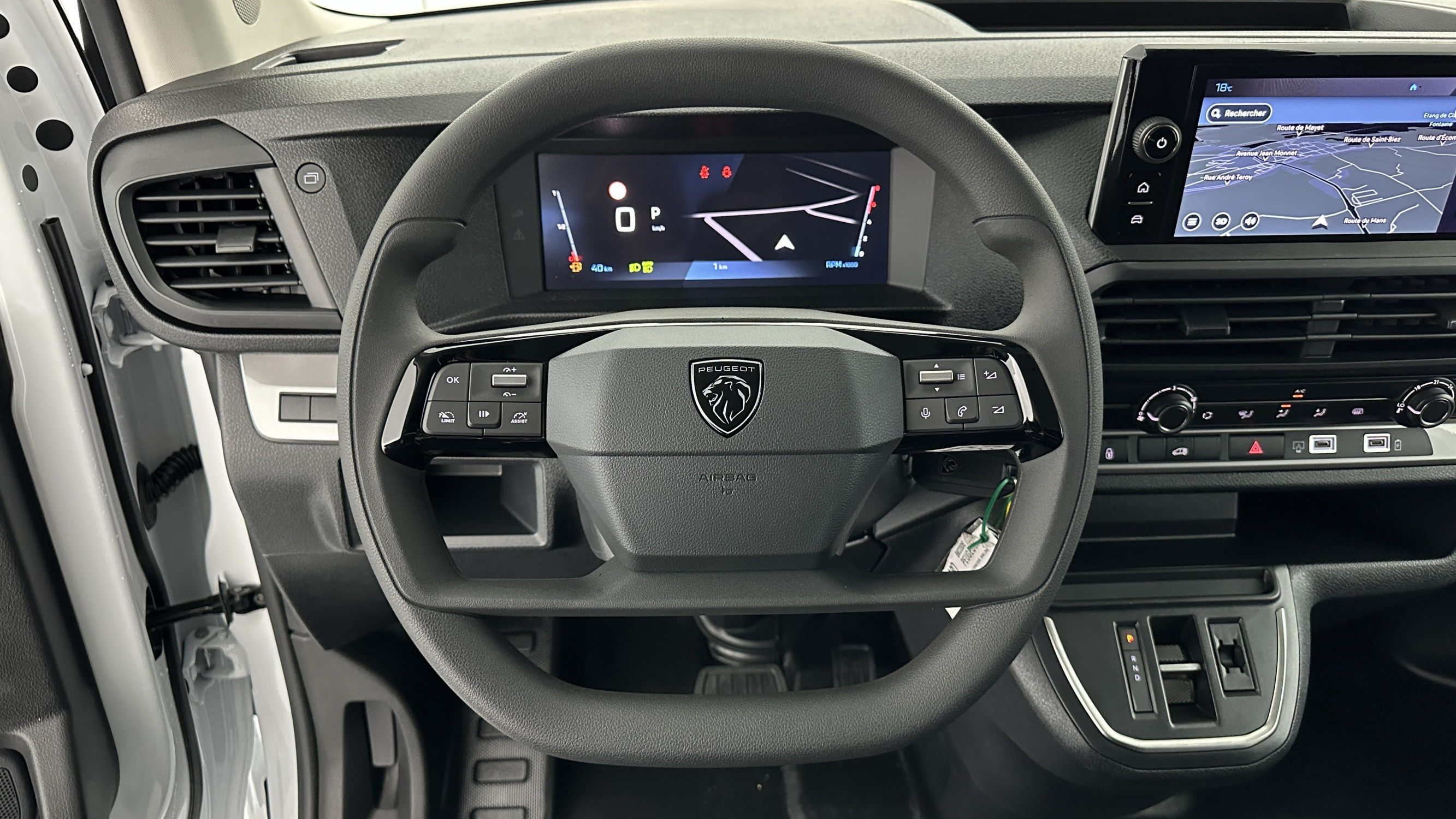 Vente en ligne Peugeot Expert EXPERT III M 2.0 BlueHDi 145ch EAT8 au prix de 32 220 €