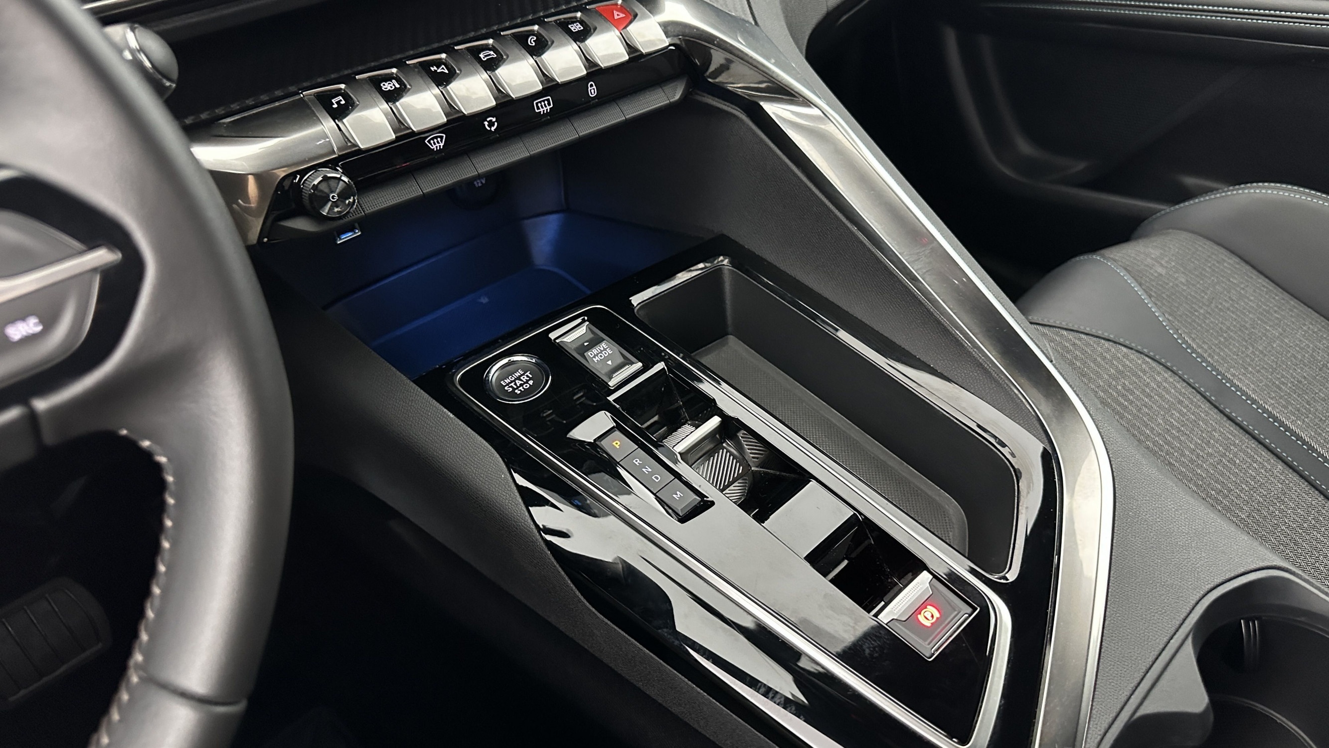 Vente en ligne Peugeot 3008 3008 1.2 Hybrid 136ch Allure Pack e-DCS6 au prix de 26 400 €